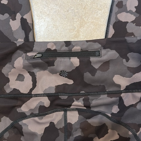 Athleta Lightning 7/8 Tight Leggings Gray Camo M Tights - Picture 8 of 8